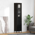 Hochschrank mit einem Metallgestell