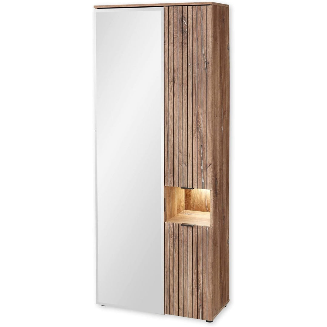 Kleiderschrank mit Metallgriffen, einem Spiegel und einer ausziehbaren Konstruktion