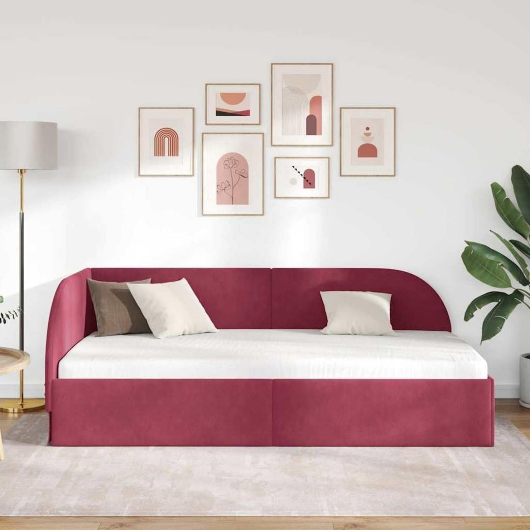 Das Bettgestell nimmt mit 80 cm Gestalt an