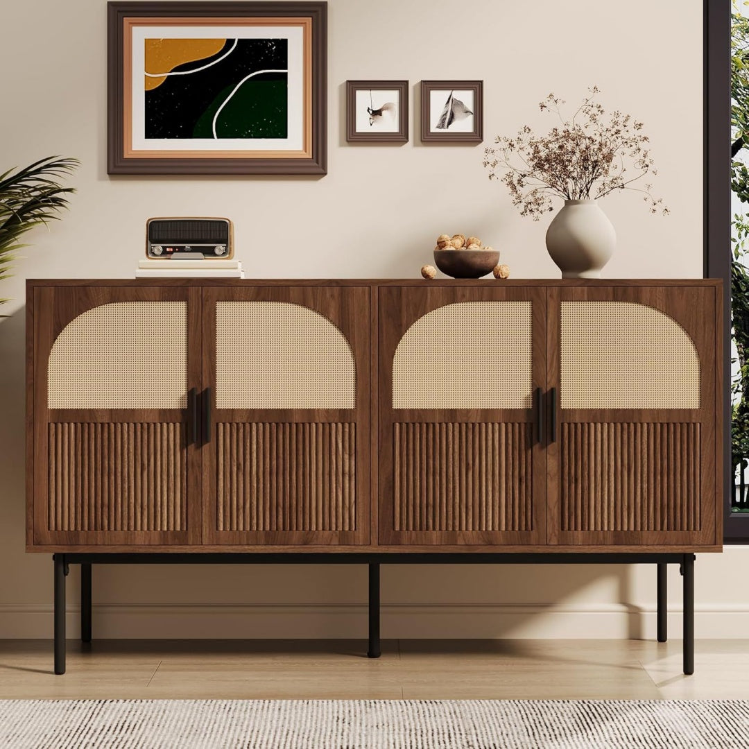 4 Tueren und Flechtoptik an dem Sideboard