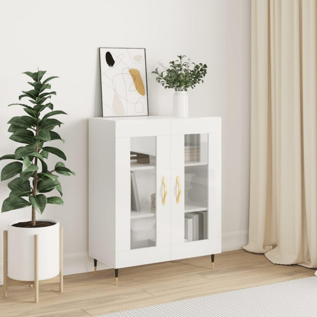 Glaenzende Oberflaechen ergaenzen das Sideboard aus Holzwerkstoff