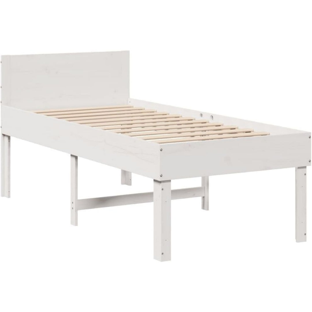 Das Bettgestell nimmt mit 90 x 190 cm Gestalt an