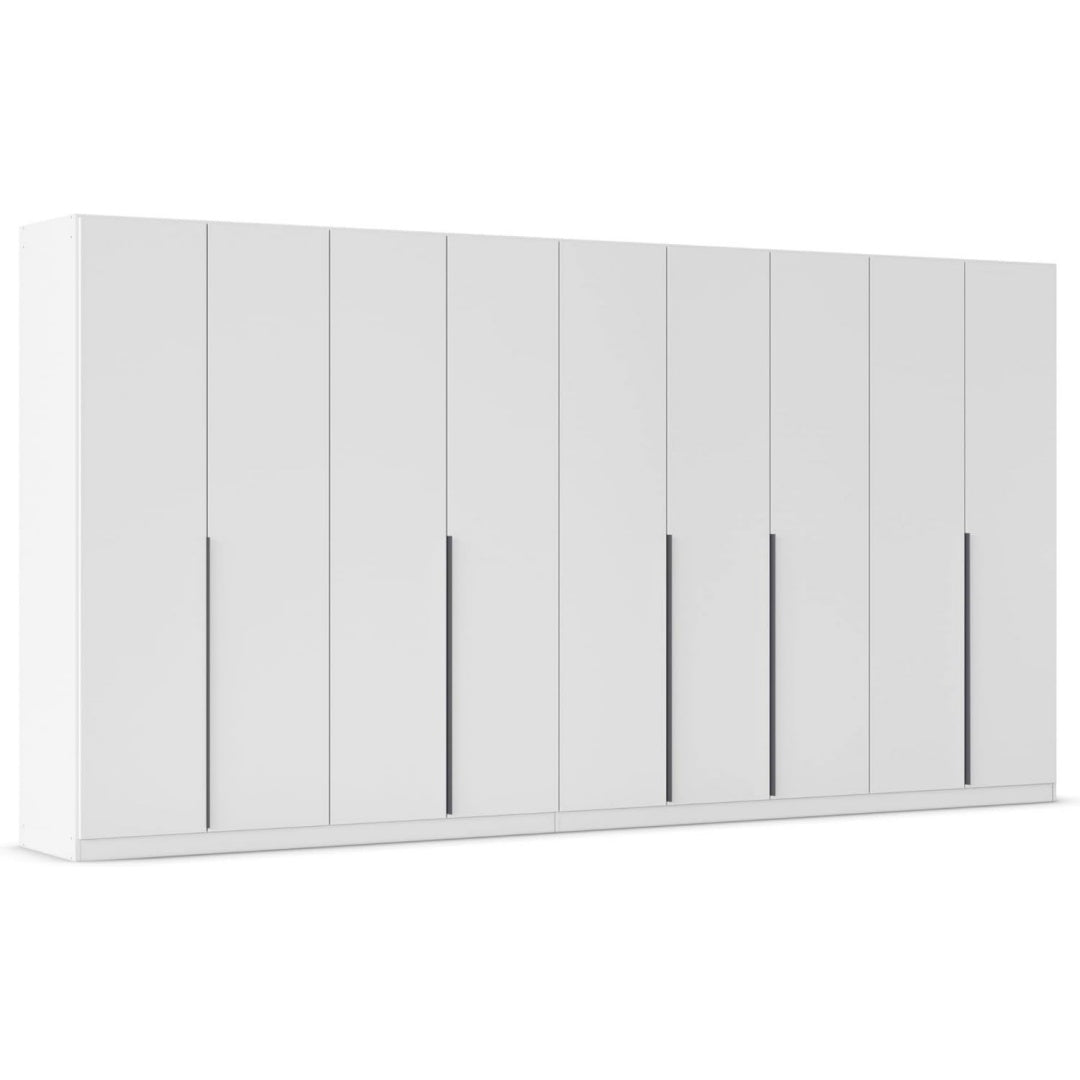 Verstellbare Ablagen und Hoehenverstellung an dem Kleiderschrank