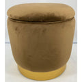 Der Hocker nimmt mit 43 cm Gestalt an